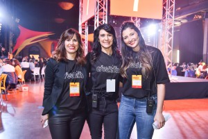 Junto a parte del equipo